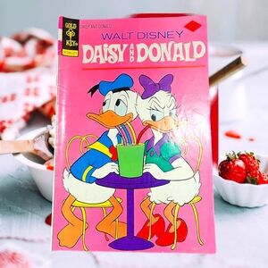 Walt disney no. 11 Daisy and Donald (1975) comic book. bagged and bordered